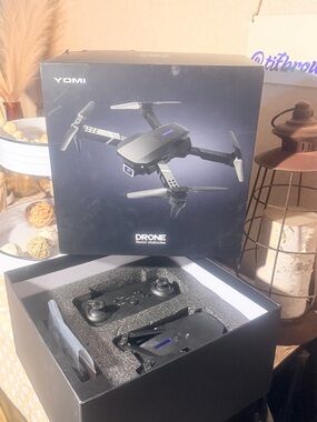 Yomi Foldable Camera Drone - Black